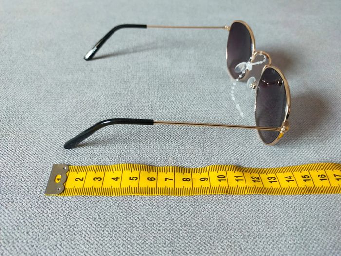 Lunettes de soleil rondes dorées & verres violets – neuves - photo numéro 6