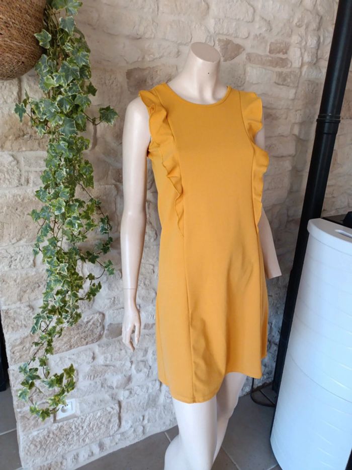 Jolie robe moutarde 36/38 - photo numéro 2