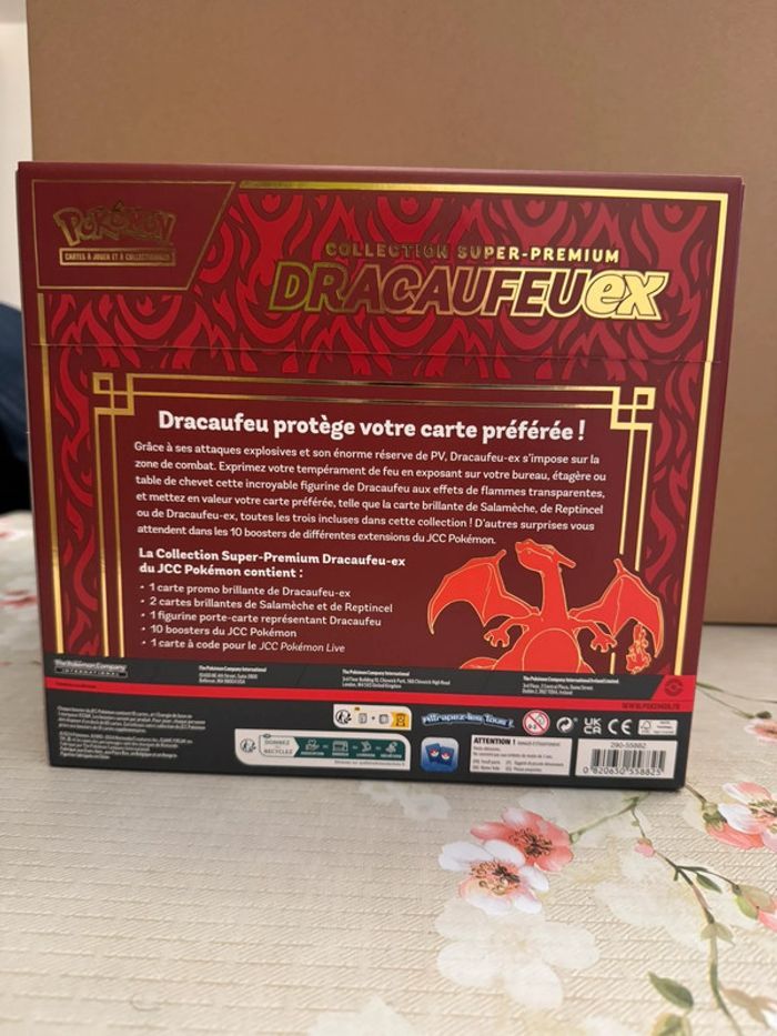 Coffret premium dracaufeu Pokémon - photo numéro 3
