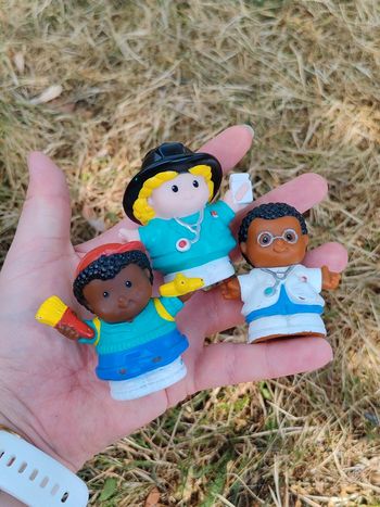 Lot de personnages infirmiers et médecins little people