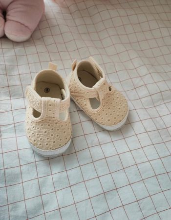 Chaussure bébé beige