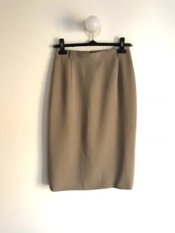 Jupe beige 36 un jour ailleurs