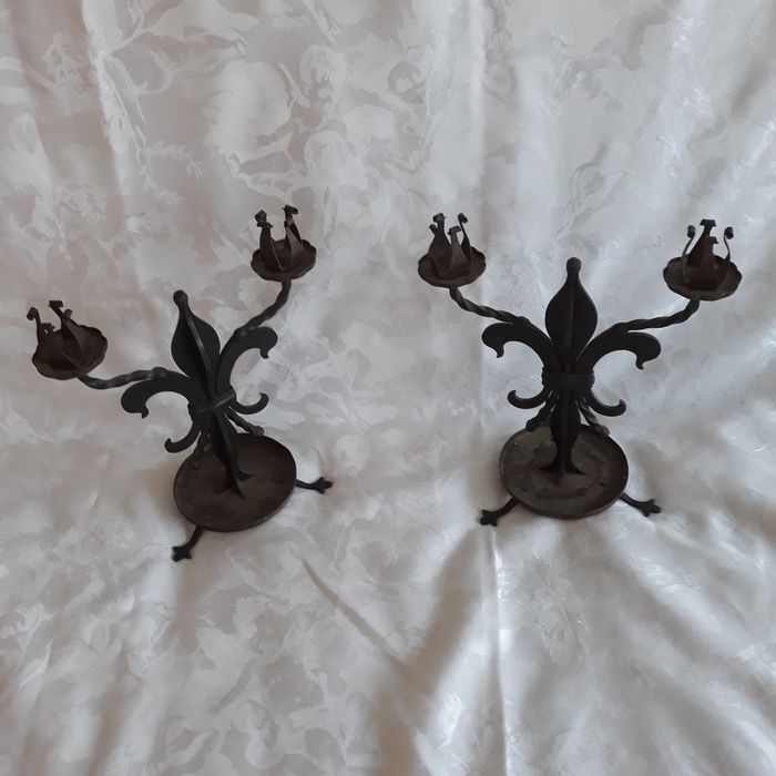 Faby27800 Chandeliers Bougeoirs en fer avec fleur de lys x 2, fait main. - photo numéro 2