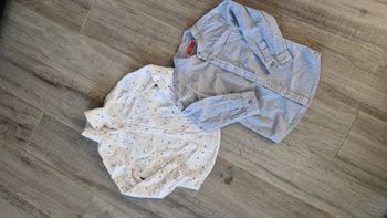 lot de 2 chemises manches longues. Taille 4 ans.