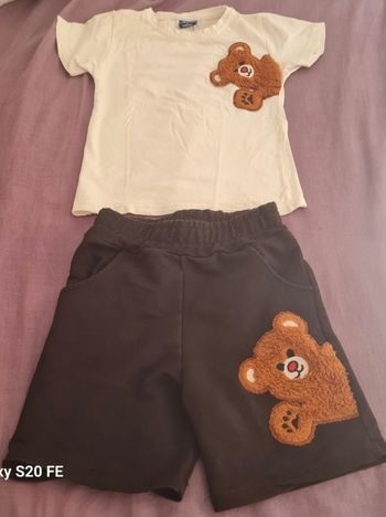 un short et un t-shirt