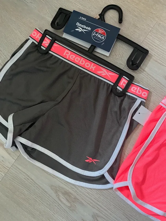 Lot de 2 shorts de sport Reebok 13 14 ans Neufs - photo numéro 3