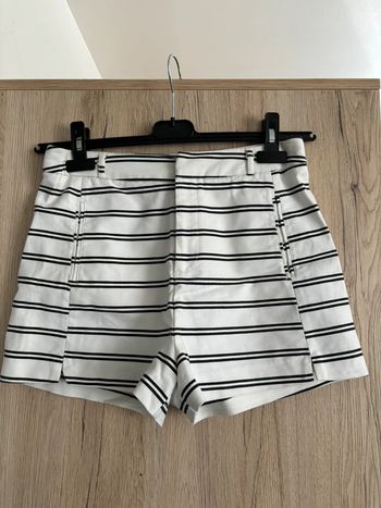 Short à rayures