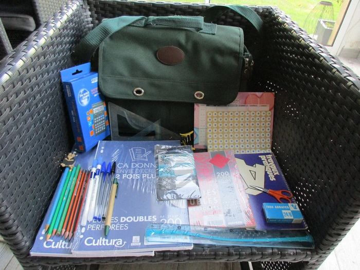 lot cartable 38X30+28 articles - photo numéro 2