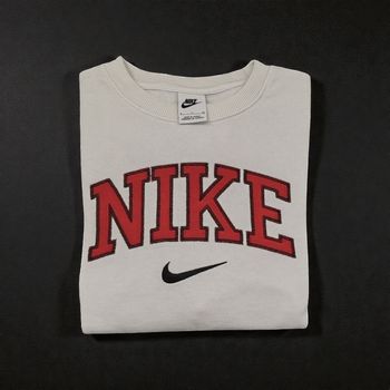 🔥 Sweat Nike Blanc – Logo Brodé – Style Vintage / Sportswear 🔥