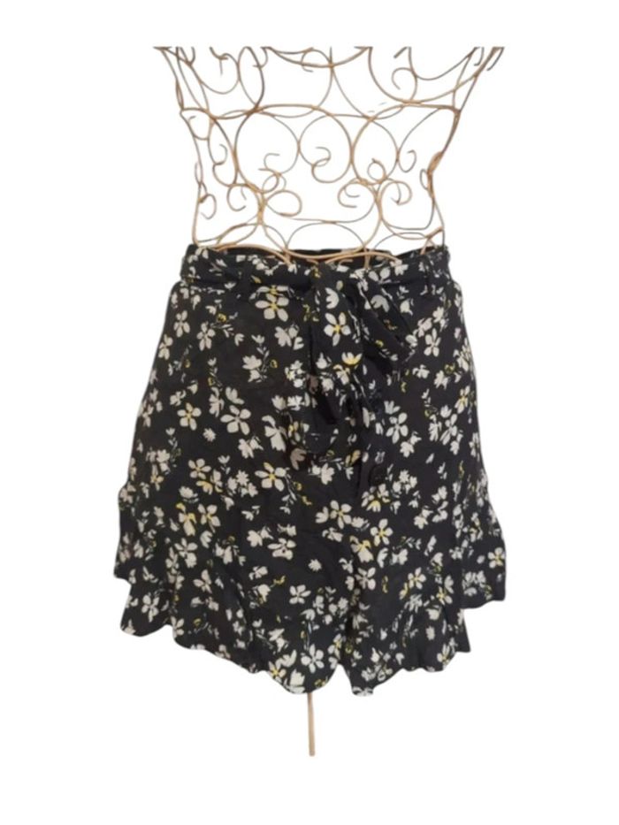 Magnifique short noir fleuri Pull & Bear Taille S