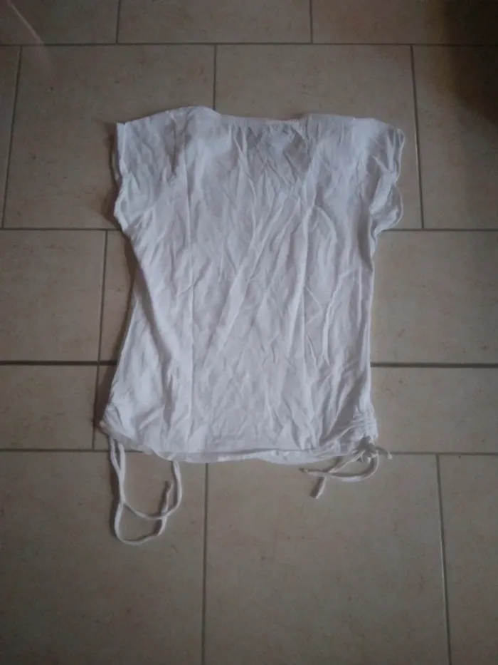 Tee-shirt avec motif - photo numéro 2
