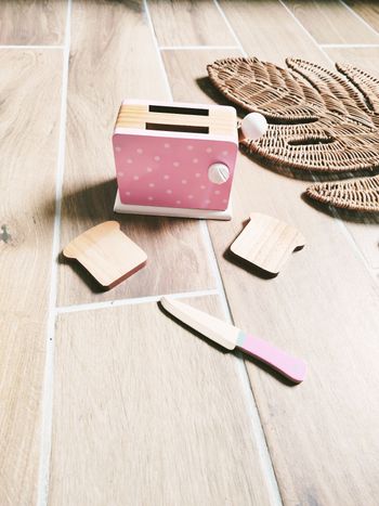 🍞Dinette grille pain rose avec tranches de pains/ toasts en bois