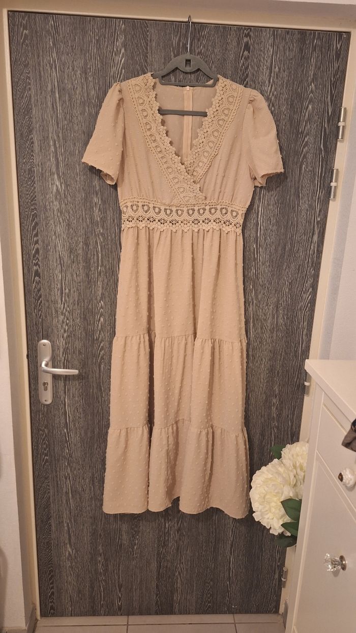 Robe longue bohème beige à dentelle