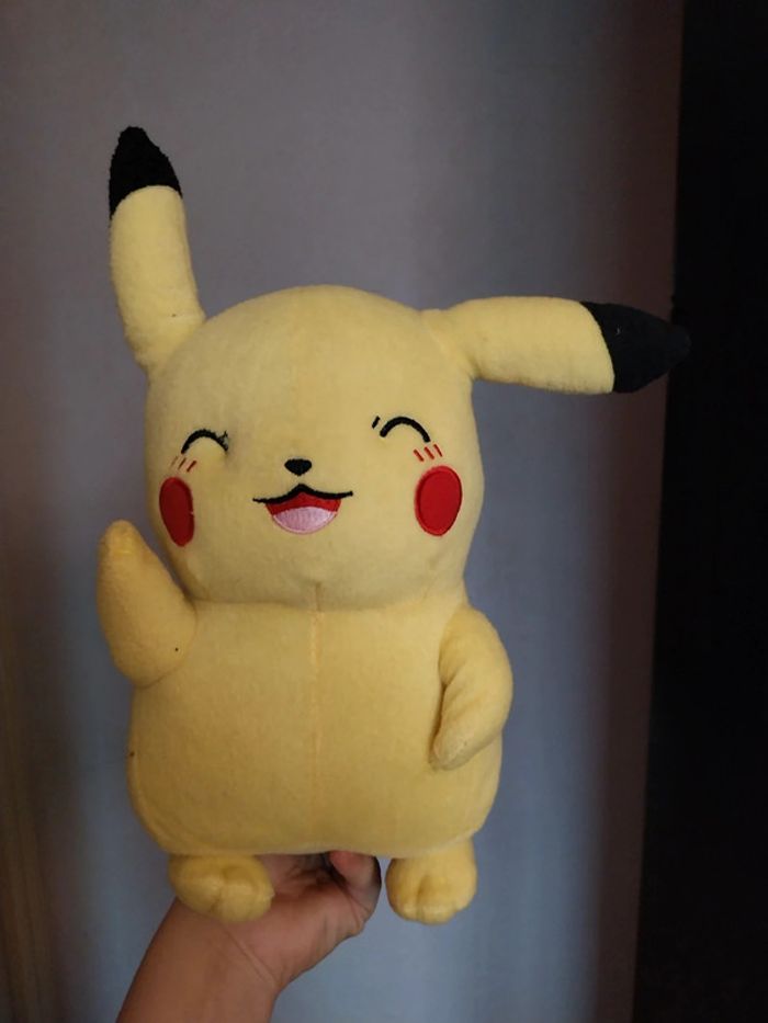 Pikachu peluche