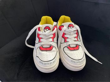 Baskets garçon Zara taille 33 Pokémon