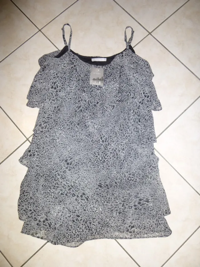 tunique volanté leopard gris à bretelle URBAN 36 neuf