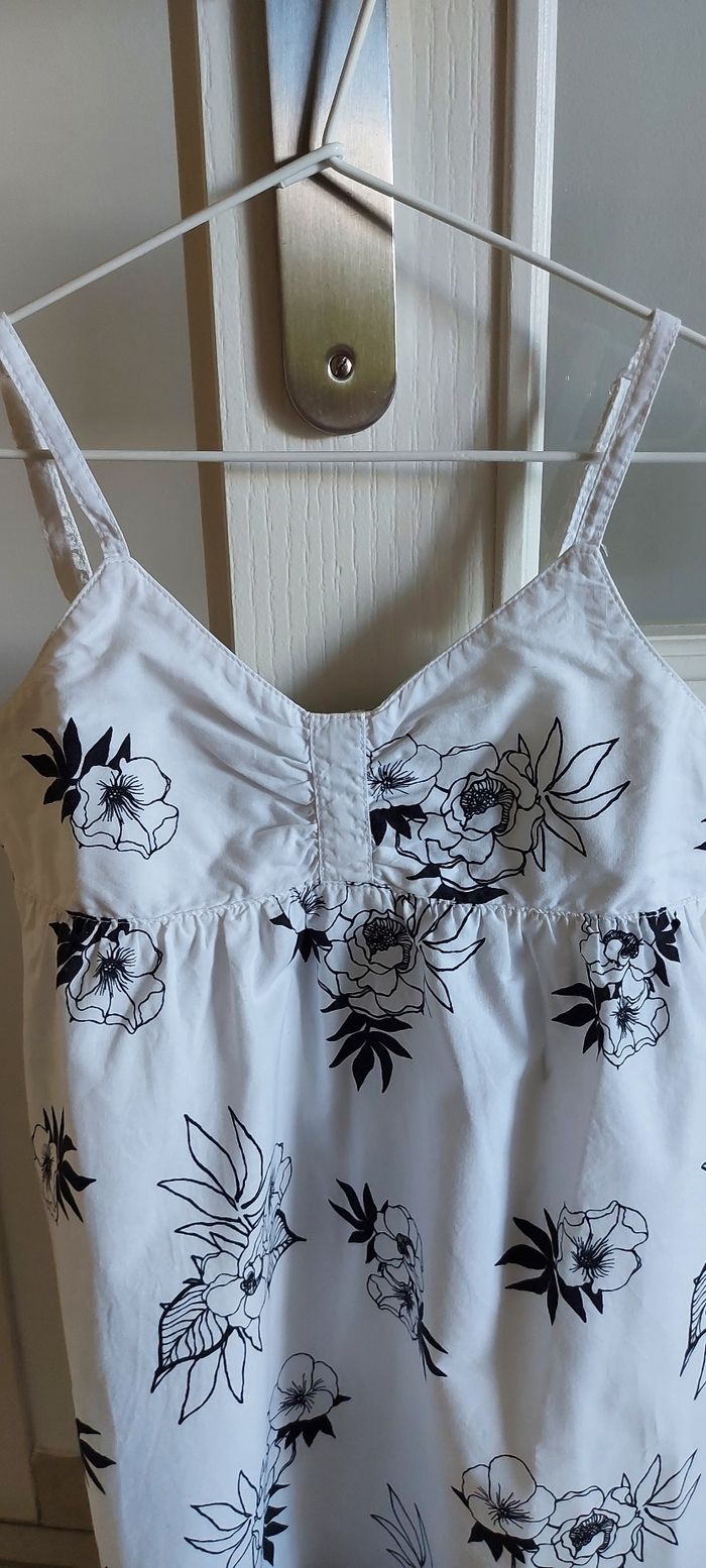 Robe 9-10 ans. Très bon état pour ne pas dire neuve - photo numéro 3