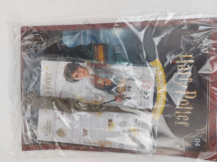 Hachette n°04 Harry Potter le château de Poudlard baguette + personnage neuf Wizarding world - photo numéro 3