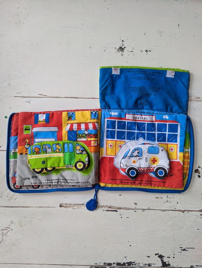 Livre en tissu 🚗 Les petits véhicules 🚗 - photo numéro 2