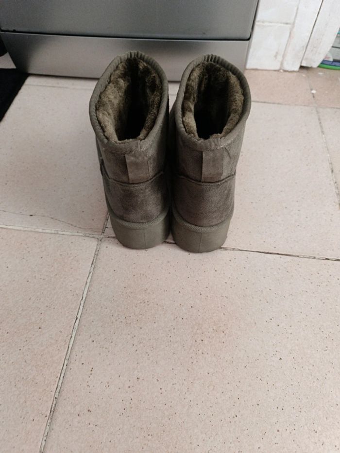 Belle paire de boots fourrées 39 - photo numéro 3