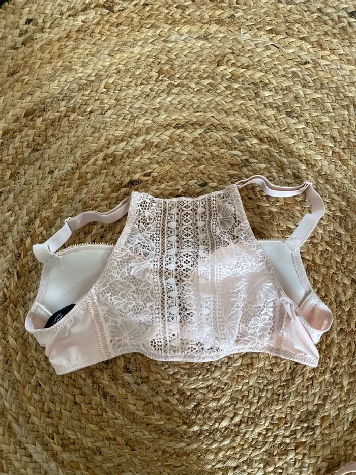Soutien-gorge - photo numéro 2