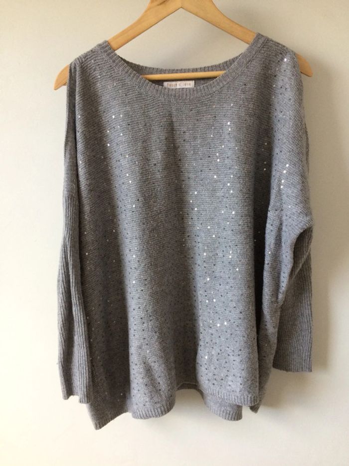 • Pull gris pailletté épaules dénudées • - photo numéro 12