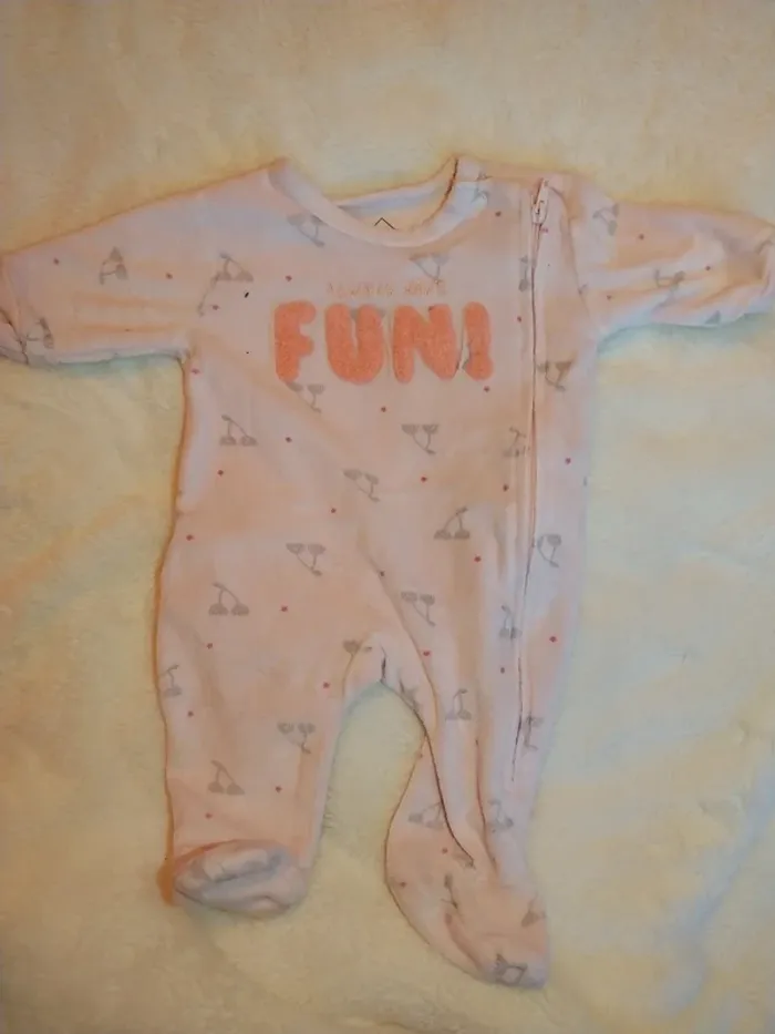 Pyjama 1 mois - photo numéro 2