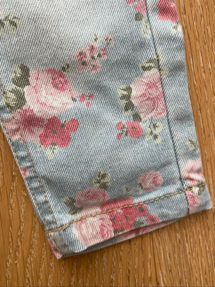Young Dimension jeans bleu fleuri 12 mois - photo numéro 2