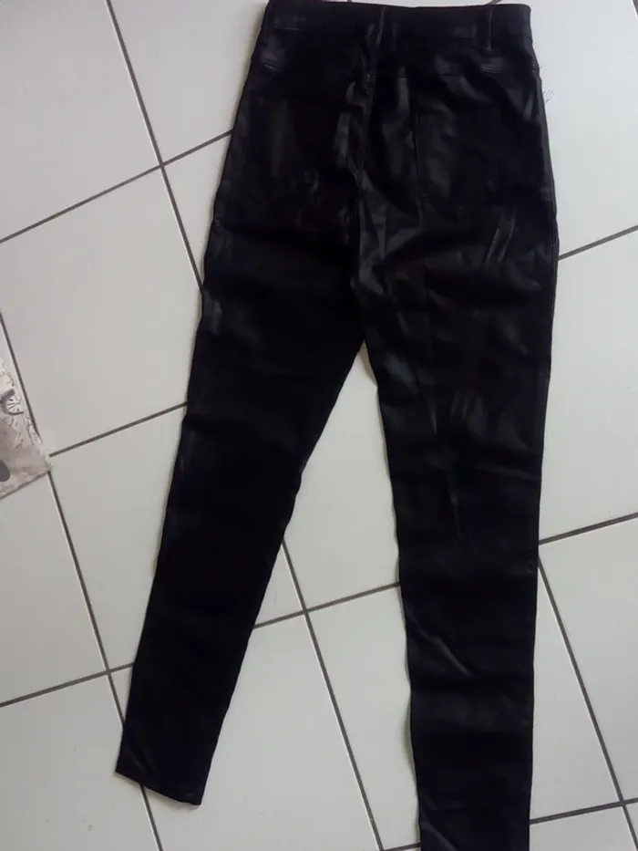 Pantalon en simili cuir noir neuf - photo numéro 6