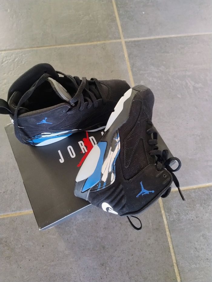 Basket Jordan pointure 32 - photo numéro 2