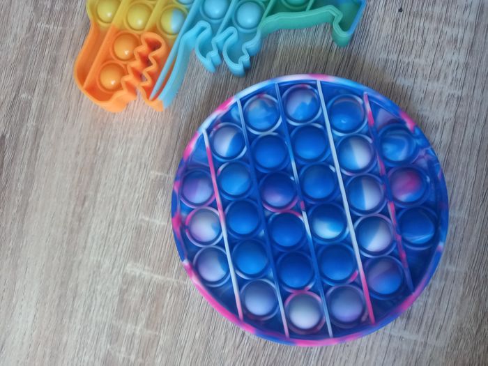 Jeu sensoriel / pop it / jeu anti stress en forme de dinosaure et de rond - photo numéro 6