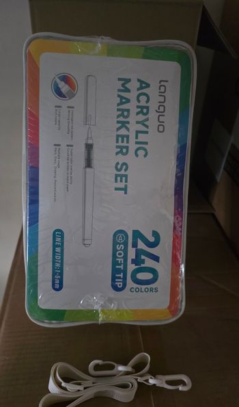 La boite languo 240 feutres acryliques
