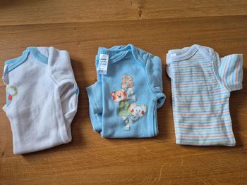 Lot de 3 bodies neuf