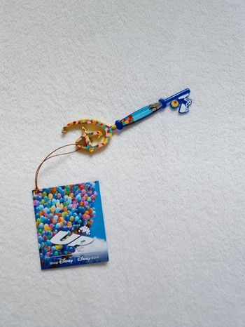 Clé collector la haut up key shop disney