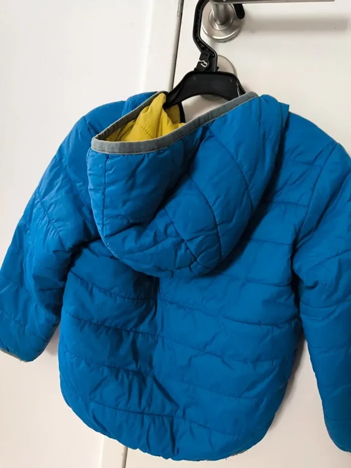 Doudoune bleu à capuche. Gémo 4ans - photo numéro 3
