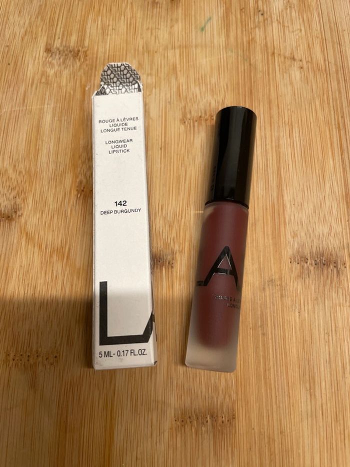 Last rouge à lèvres liquide longue tenue Teinte 142 deep burgundy