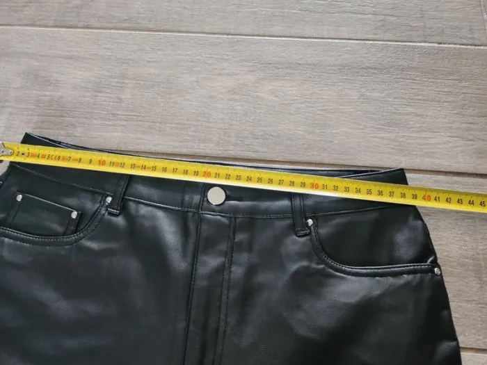 Pantalon noir simili cuir kiabi taille 40 excellent état - photo numéro 6
