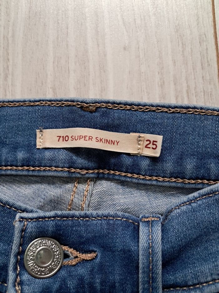 Jeans levi's super skinny 710 25w L30 - photo numéro 2