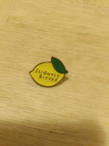Pin's citron neuf