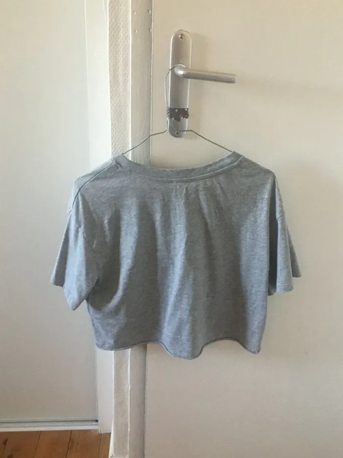 T shirt/ crop top - photo numéro 3