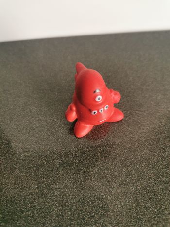 Monstre rouge figurine kinder