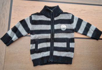 Gilet zippé rayé gris et noir orchestra 6 mois en parfait état