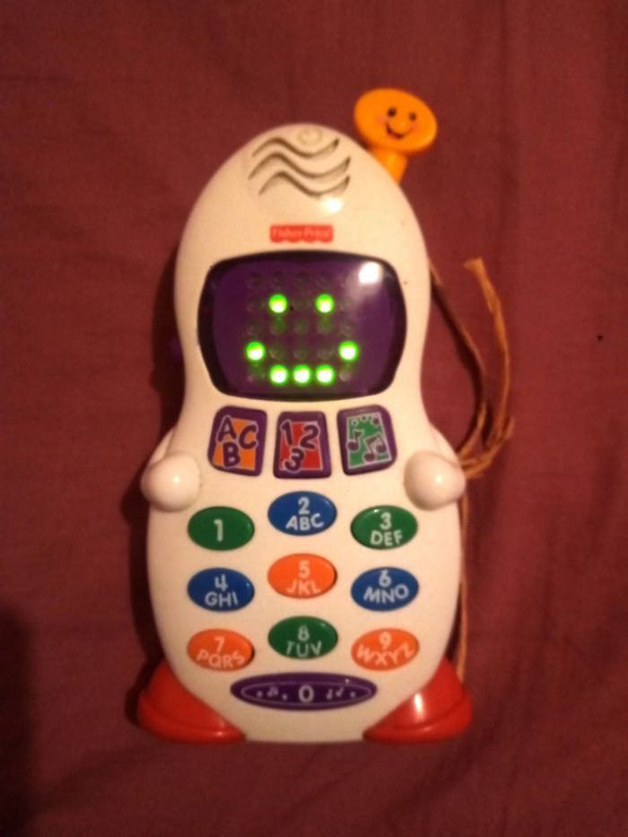 En Roumain téléphone éveil Fisher Price - photo numéro 1