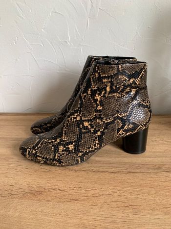 Bottines à talon imitation serpent taille 41