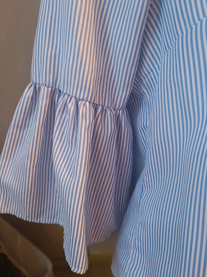 Blouse rayée bleue et blanche