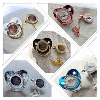 Tétine et son attache 