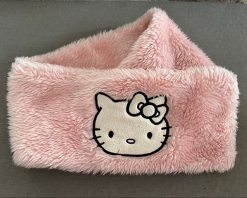 Écharpe Hello Kitty toute douce