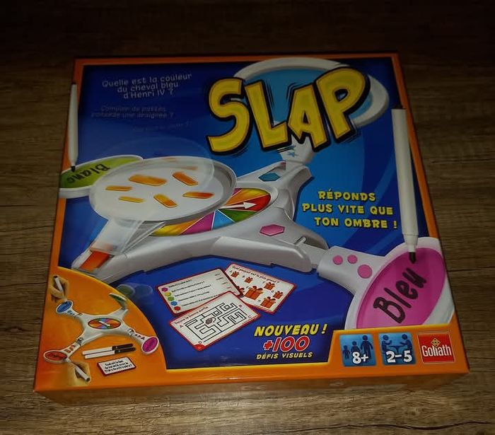 Jeu slap de chez goliath à partir de 8 ans 
2 feutres on sèché sinon très bon état