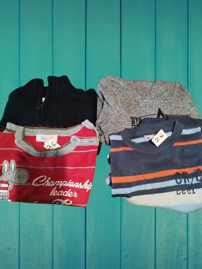 Lot de vestes et pulls - photo numéro 2