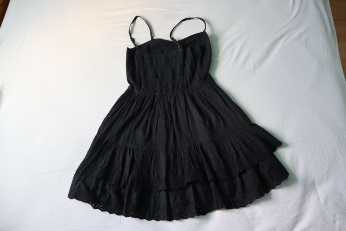 Robe noire - photo numéro 3